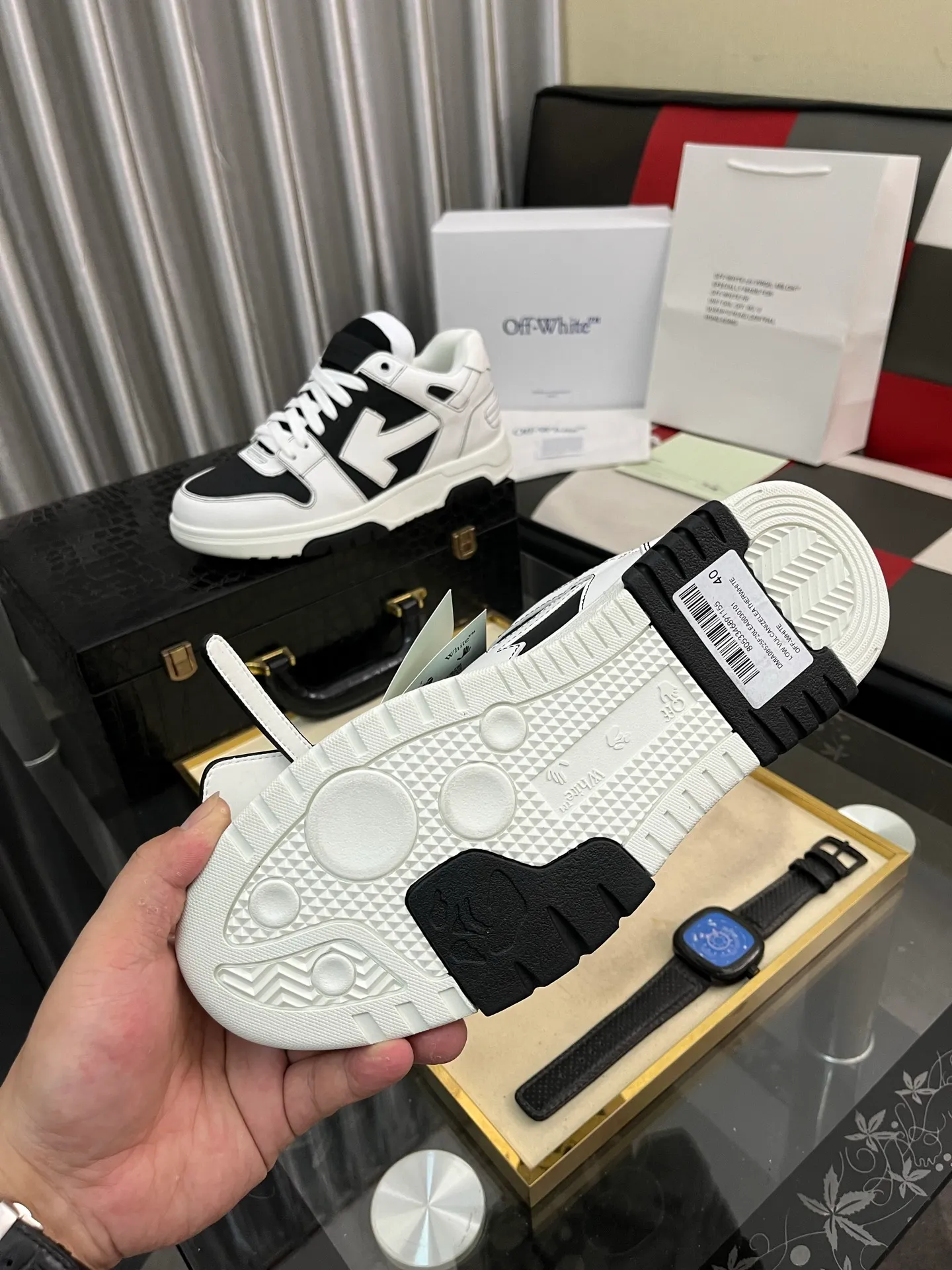 Men's shoes 💰600⌚️⌚️ OFF-White C/O VirGil Abloh fashionable and versatile casual shoes. Exclusive first release of the new model. Made of environmentally friendly cowhide leather and mesh fabric upper material. The insole is embedded with foam cushioning EVA material. The correct midsole is equipped with EVA lightweight cushioning. External tooth nail rubber outsole. The correct accessories can be customized simultaneously. Women's model: 35-40 Men's model: 39-45